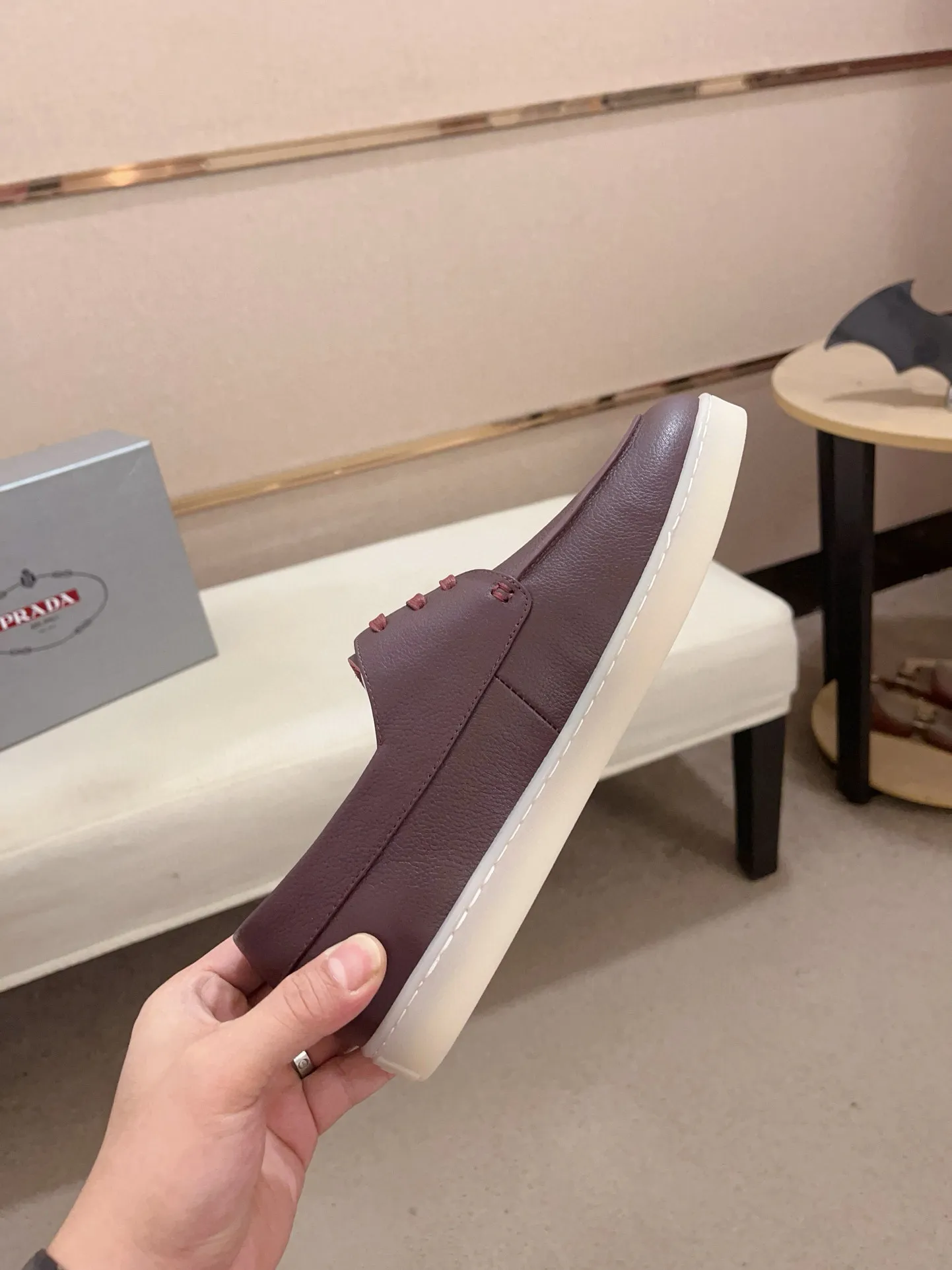 Men's shoes 💰 540💰 ✔️✔️✔️Higher version High-quality new PRADA (Prada) counters are launched at the same time. The new men's shoes and 😘 fabrics are made of high-tech glue-making technology. Lining: Full cowhide lining. 👍🏿 High-end ☄️ air-cushion molded anti-slip rubber outsole, exquisite lines, simple and elegant, comfortable and high-end for leisure travel. Code number: 38 to 44 (45 can be customized and cannot be returned or exchanged)